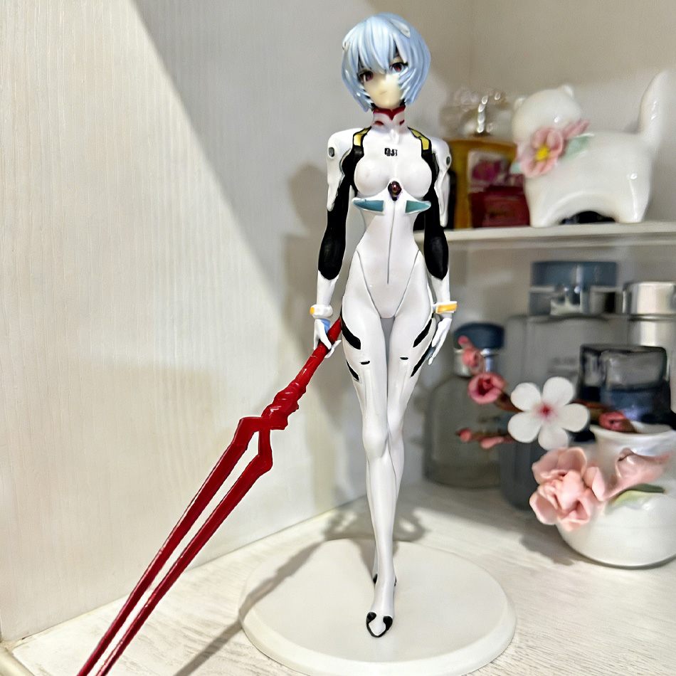 Figura de Acción de Rei Ayanam - Model Kit Evangelion reseña y precio
